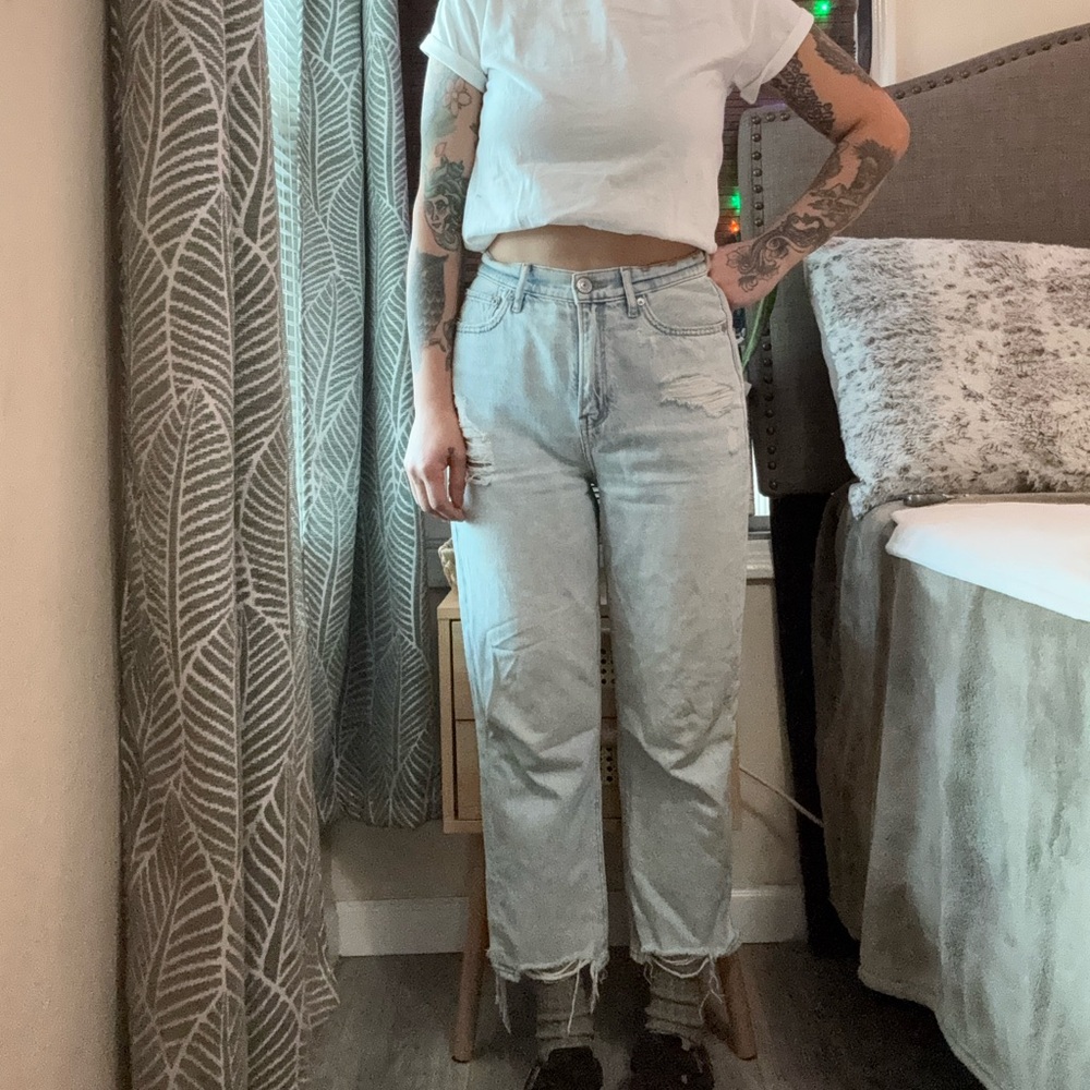 American Eagle Mom fit ankle crop jeans